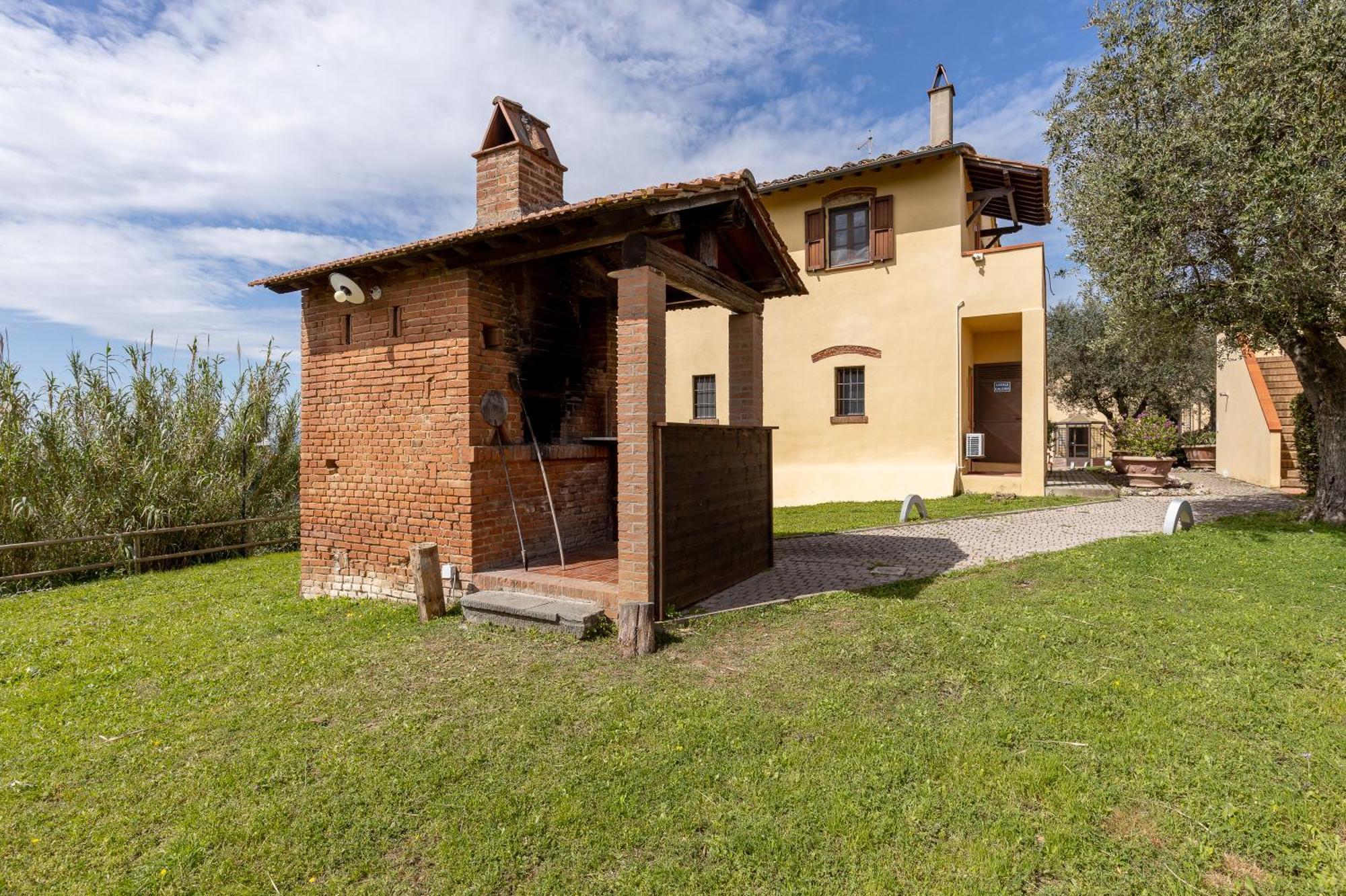 Residence Montevecchio Монтополи-ин-Валь-д'Арно Экстерьер фото